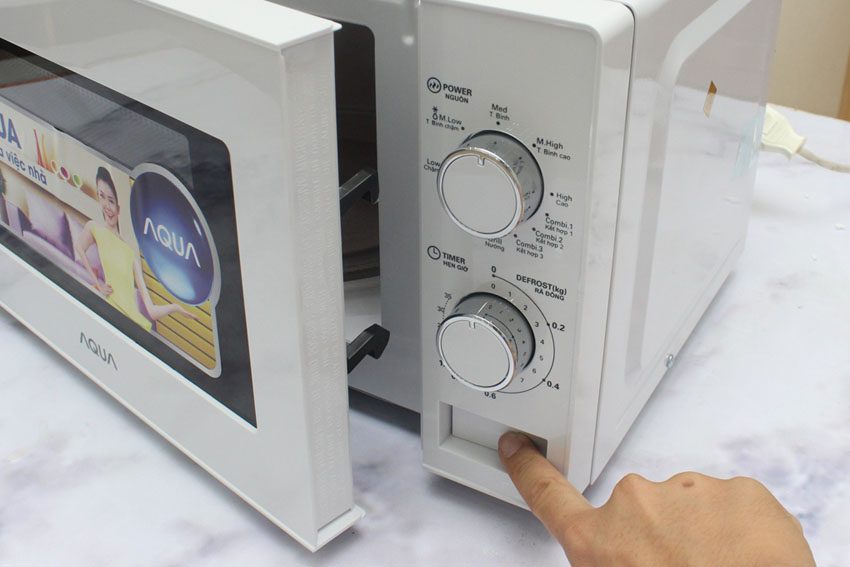 Lò vi sóng Aqua AEM-G2135W - Hàng chính hãng
