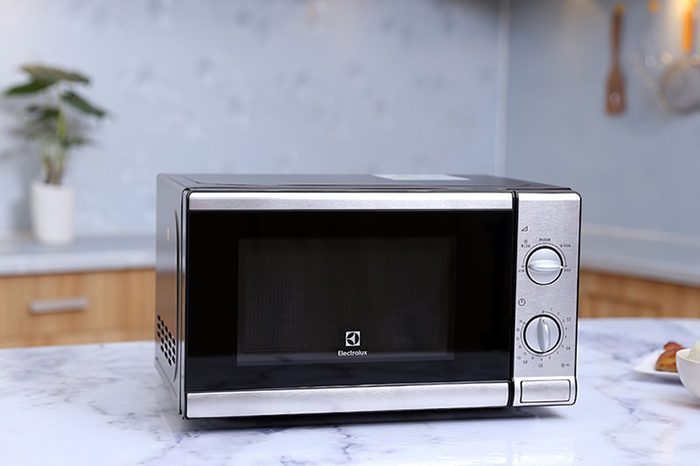 Lò vi sóng Electrolux EMM2026MX - Hàng chính hãng
