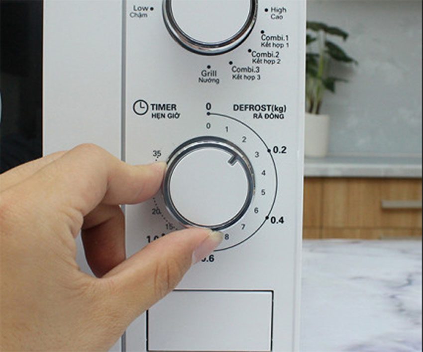 Lò vi sóng Sanyo EM-G2135W 20 lít - Hàng chính hãng