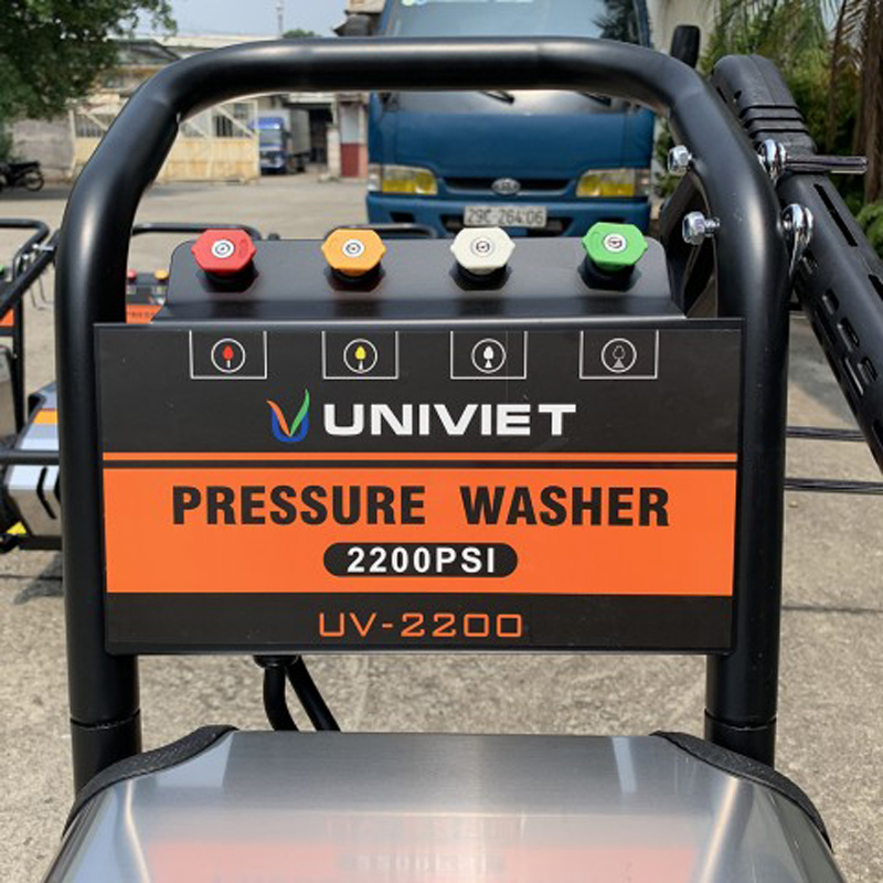 Máy rửa xe cao áp Univiet UV-2200 - Hàng chính hãng