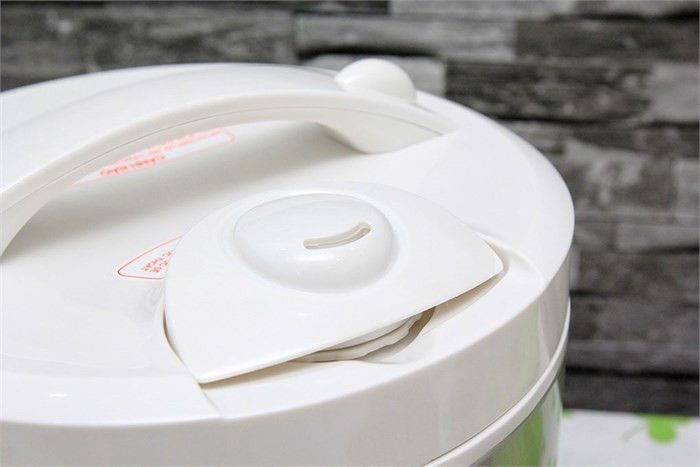 Nồi cơm điện Panasonic SR-TR184 - Hàng chính hãng