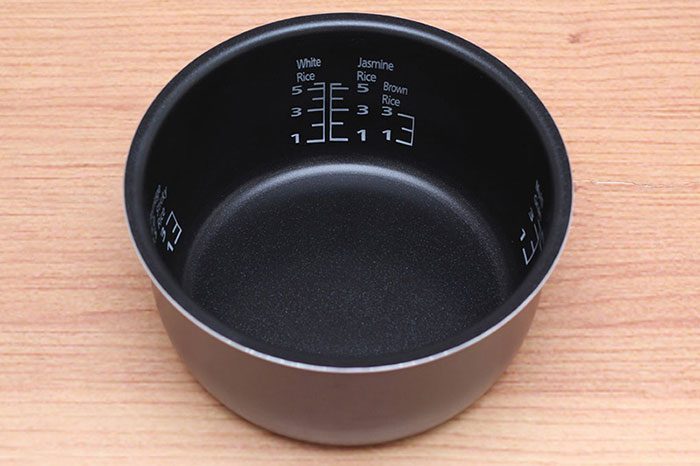 Nồi cơm điện Panasonic SR-ZE105 - Hàng chính hãng